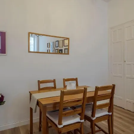 Apartamento Cosy Flat In The Heart Of